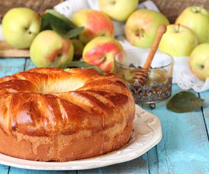 Ciasto drożdżowe na kefirze. Pyszne i banalnie proste do zrobienia