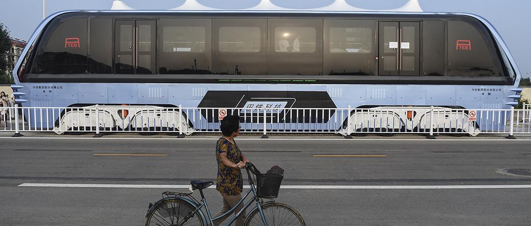 Chiny testują futurystyczny autobus.