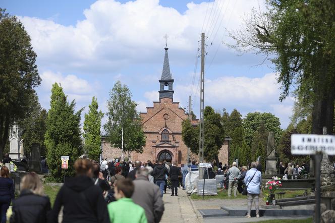 Tłumy żegnały Kamilka z Częstochowy. W niebo poleciały baloniki, po policzkach płynęły łzy