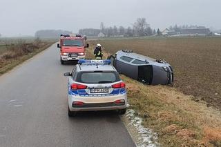 Zambrów. Ciężarna kobieta wychodziła z auta przez BAGAŻNIK [FOTO]