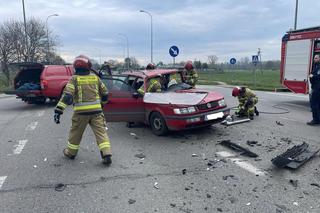 Wypadek na starej siódemce przy Nowym Dworze Gdańskim. Kobieta zakleszczona w samochodzie