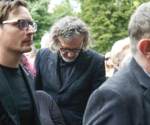 Pogrzeb Joanny Kołaczkowskiej. Tak pożegnali ją przyjaciele z kabaretu. Borek smutna i eleganckaPogrzeb Joanny Kołaczkowskiej. Tak pożegnali ją przyjaciele z kabaretu. Borek smutna i elegancka