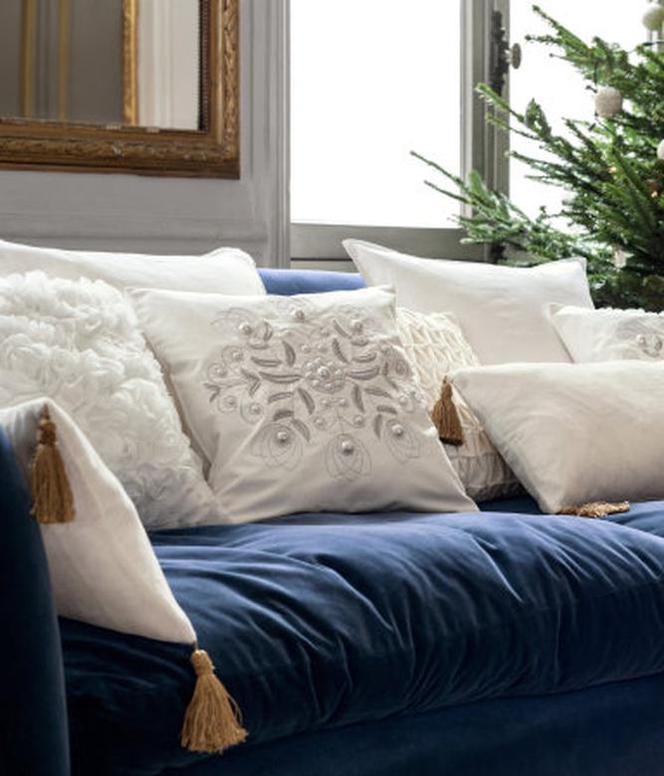 Świąteczna dekoracja sofy