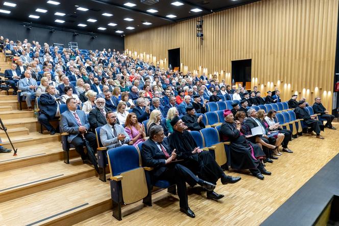 Mamy 115 nowych lekarzy na Podkarpaciu. Dyplomatorium na Uniwersytecie Rzeszowskim [FOTO]