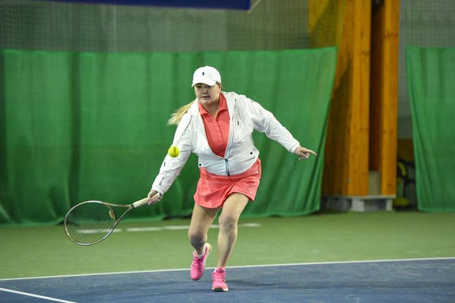 Katarzyna Niezgoda i ukochany rozgrzali kort! Spódniczka kusa, za to mimika "na bogato"