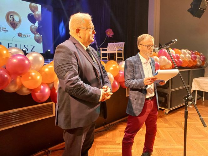 Jubileusz stowarzyszenia "Nasz Dom - Nasz Świat" i Warsztatów Terapiii Zajęciowej w Lesznie