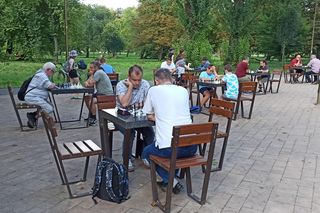 Macie ochotę zagrać w szachy na świeżym powietrzu? Możecie to zrobić w Parku Ludowym w Lublinie