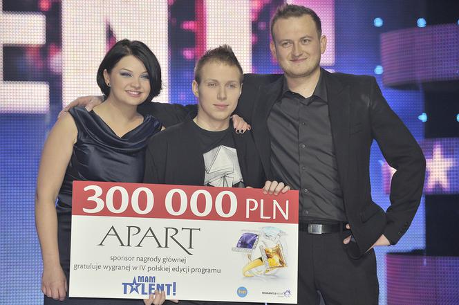 Mam talent 4. Wygrał Kacper Sikora. III miejsce Marta Podulka, II miejsce Piotr Karpienia