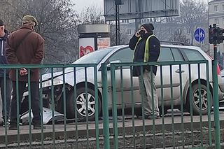 Kraków: kierowca wjechał w przystanek! Niestety jechał zbyt szybko 