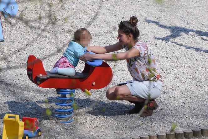 Jest tatą w życiu, chce być ojcem w serialu