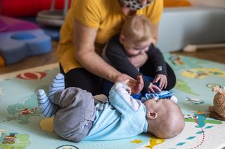 Pęknięte 20-gramowe serce, rozpacz i strach. Co się dzieje z dziećmi porzuconymi w łódzkich szpitalach?