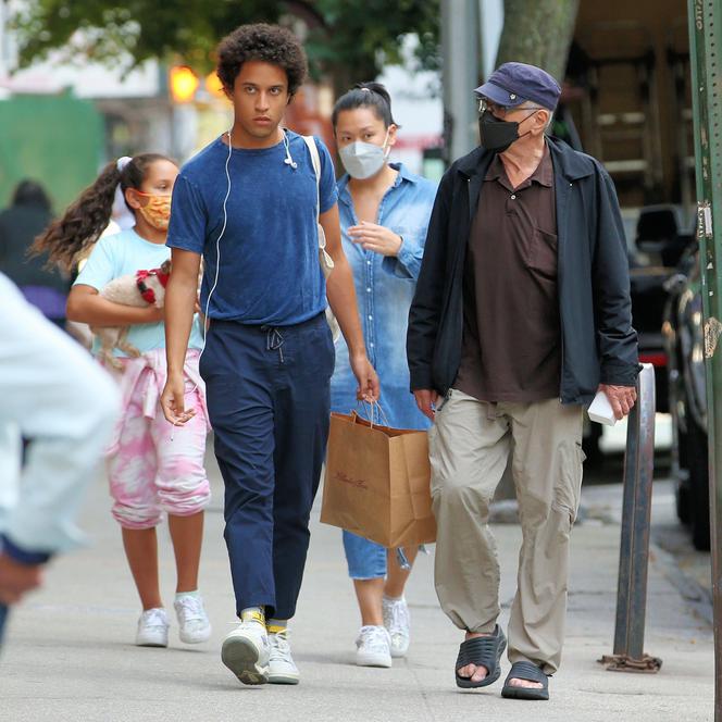 Robert De Niro z rodziną i przyjaciółką Tiffany Chen 