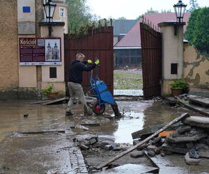 Nowe nagranie z dziewczynką z Kłodzka pojawiło się w sieci. Nie da się przejść obojętnie, ściśnie ci gardło!