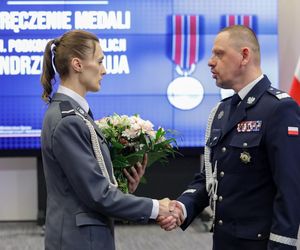 Z narażeniem życia ratowali innych. 81 policjantów odebrało medale 