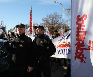 Pikieta służb mundurowych w Warszawie