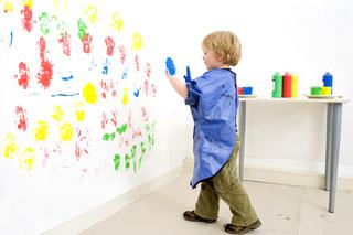 POKÓJ PRZEDSZKOLAKA: jak go urządzić, żeby dziecko mogło rysować po ścianach?
