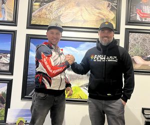 Polscy wędkarze złowili suma giganta o długości 292 cm. To nowy rekord świata!