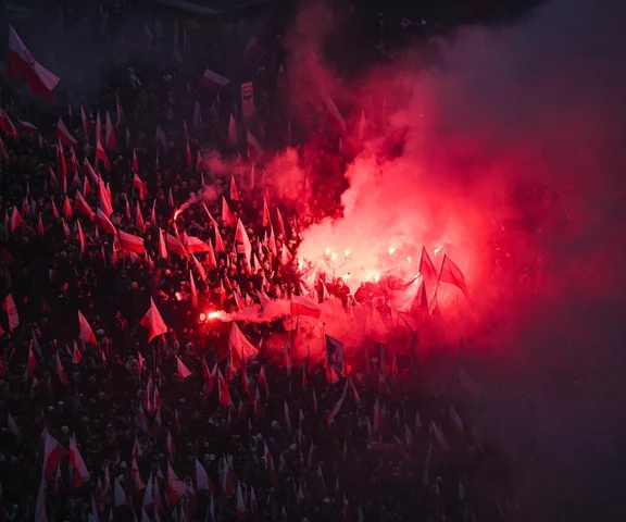 Marsz Niepodległości przeszedł ulicami Warszawy. Zobacz galerię