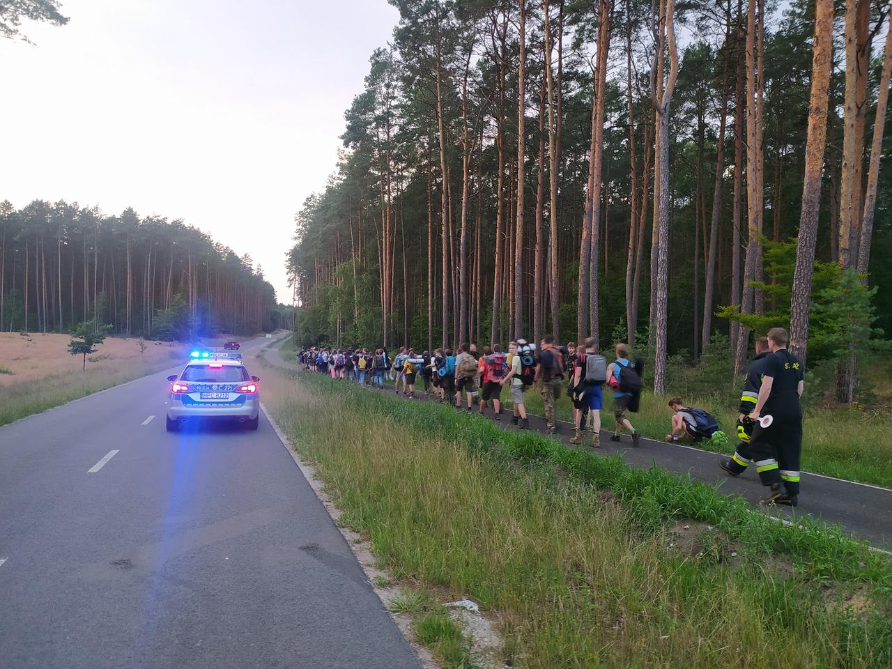 To była niespokojna noc. Prawie tysiąc interwencji, ewakuacja harcerzy. Zgłoszenia napływają!