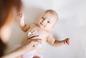 Chusteczki nawilżane dla niemowląt. 5 rzeczy, na które warto zwrócić uwagę przy zakupie