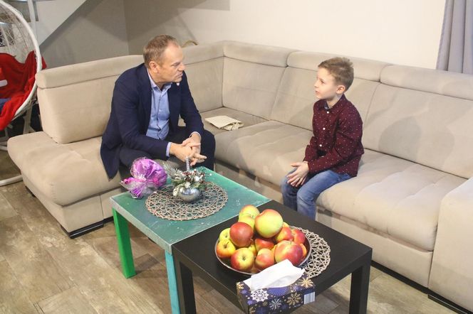 7-letni Jaś napisał do Tuska list przed świętami! Chwilę później premier zapukał do jego drzwi!