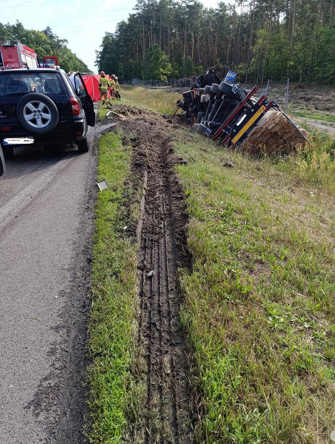 Tragiczny wypadek z udziałem dwóch ciężarówek. Jedna osoba nie żyje