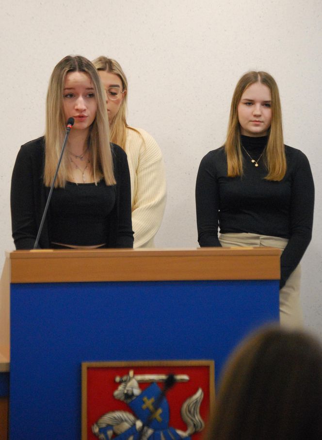 Debaty oraz listy do dorosłych są elementem kampanii „Widzę - rozmawiam - reaguję. O zagrożeniach czyhających na współczesną młodzież” 