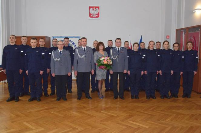 Nowi policjanci na Podkarpaciu. 5 policjantek i 12 policjantów złożyło ślubowanie [FOTO]