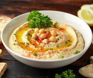 Libański hummus. Przepis na oryginalną, bliskowschodnią pastę z ciecierzycy