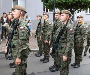 Przysięga wojskowa w Sosnowcu. Żołnierze przedefilowali przez miasto