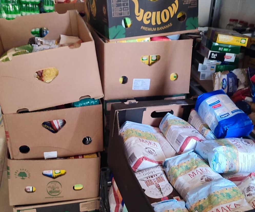 Żywność zebrana podczas zbiórki w sklepach