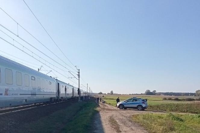 Śmiertelny wypadek na przejeździe kolejowym Morawce-Miłonice (13.10). Rowerzysta zmiażdżony przez pociąg