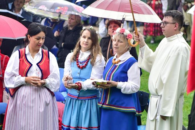 Odpust w Gietrzwałdzie. Do słynącej z Objawień Maryjnych miejscowości przyjechały tłumy