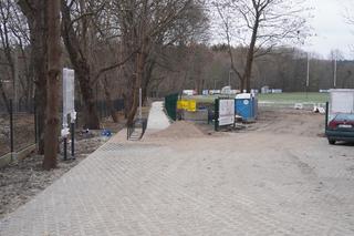 Nowe miejsce rekreacji nad Łyną coraz bliżej. Trwają prace wykończeniowe Ekotarasu w Olsztynie [ZDJĘCIA]