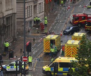 Liverpool: Samochód wjechał w tłum kibiców! Są ranni, w tym dzieci. Wstrząsające nagranie