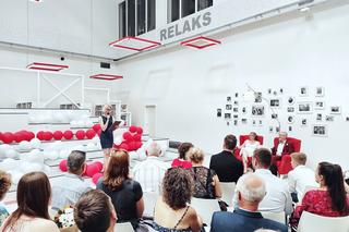 Ten ślub przejdzie do historii! Pobrali się w miejskiej bibliotece [ZDJĘCIA]