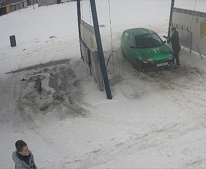 Katowice: Wandale zniszczyli myjnię samochodową. Szuka ich policja. Rozpoznajesz? [ZDJĘCIA]