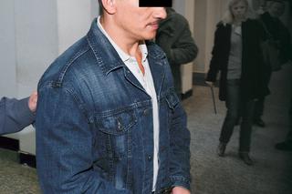 Ten potwór odrąbał mojemu synkowi głowę