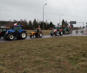 Trwa protest rolników w woj. lubelskim. Blokady są w wielu miejscach w regionie [DUŻO ZDJĘĆ]