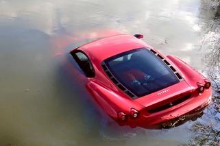 Rozbite Ferrari F430