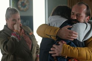 Barwy szczęścia, odcinek 3242. Aldona (Elżbieta Romanowska), Borys (Jakub Wieczorek), Romeo (Jacek Tyszkiewicz)