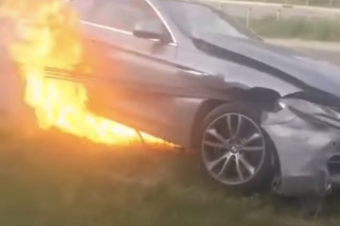 Pożar BMW podczas wciągania na lawetę