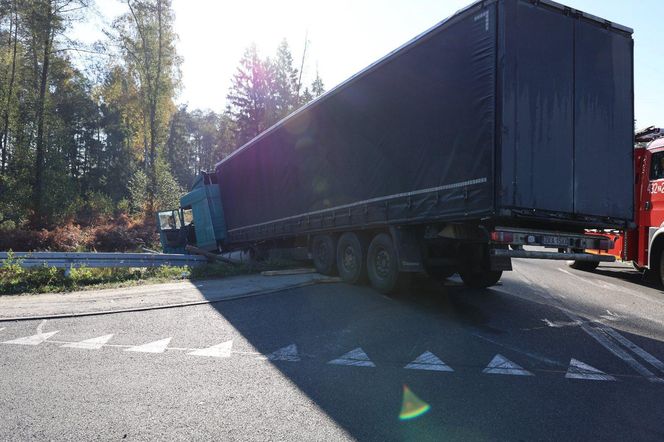 Ciężarówka zmiażdżyła auto nauki jazdy