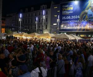 Potańcówka przed Teatrem Śląskim w Katowicach