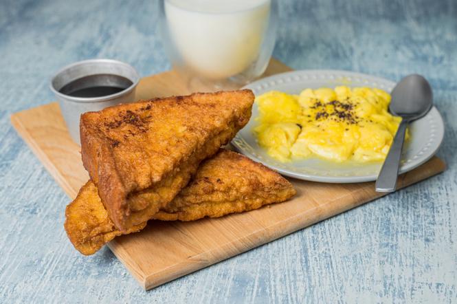 Smażone rożki chlebowe z mozzarellą