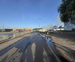 Kilkanaście wybuchów w Sławkowie. Płoną zbiorniki z paliwem