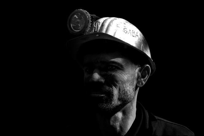 Katowice: Trwa akcja przeciwpożarowa w kopalni Wieczorek