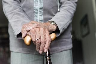 Oszustki oskubały seniorów na ponad 300 tysięcy złotych. Liczyły na ich łatwowierność i problemy ze zdrowiem