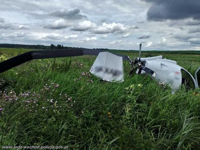 Wypadek pod Łodzią. Wiatrakowiec runął na ziemię. LPR zabrało mężczyznę [ZDJĘCIA].