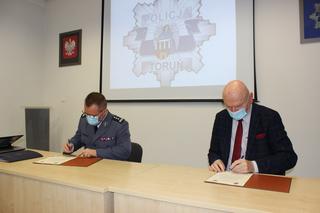 Porozumienie toruńskiej policji z Urzędem Miasta. Prezydent i komendant podpisali umowę